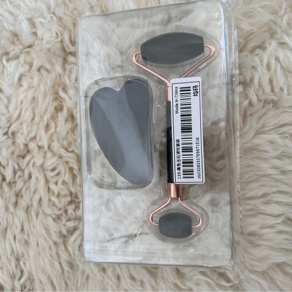 Face Roller & Guasha Facial Kit- Black Stone & Rose Gold - Picture 2 of 2